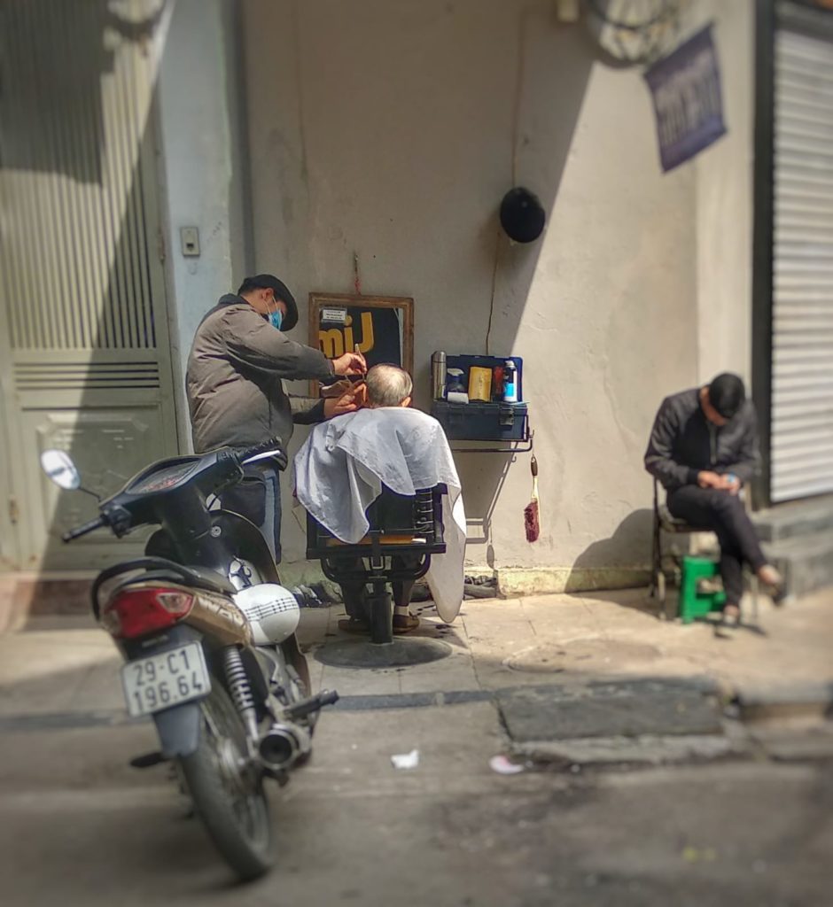 Qué ver en Hanoi - Peluquería calle Hanoi Hombres