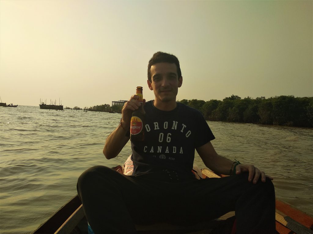 Beber cerveza y viajar. Cerveza Angkor Camboya