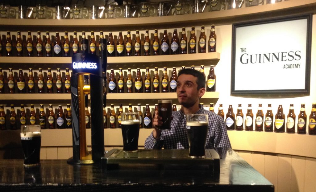 Beber cerveza y viajar .Guinness Storehouse