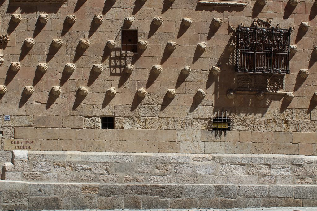 10 cosas que hacer o ver en Salamanca - Casa de las Conchas