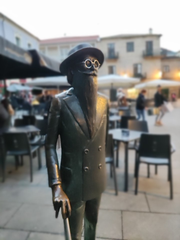 Escultura de Valle Inclán - Qué ver y hacer en Pontevedra y alrededores