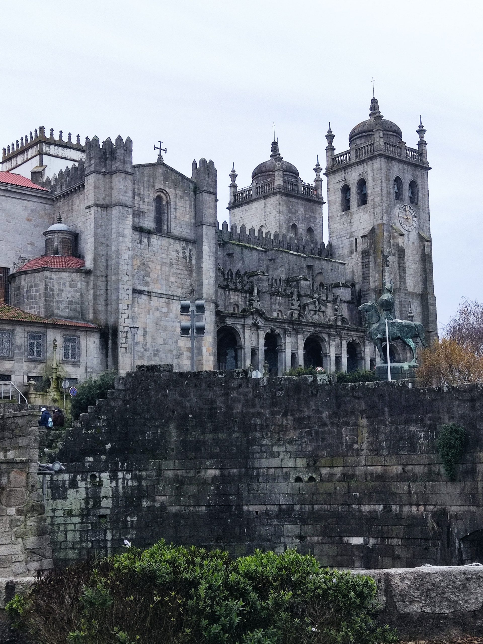 Qué ver y hacer en Oporto - Catedral de Oporto (fachada)